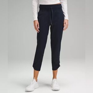 Lululemon Athletica Dance Studio Pant III- Cropped Unlined in Black. Size 8